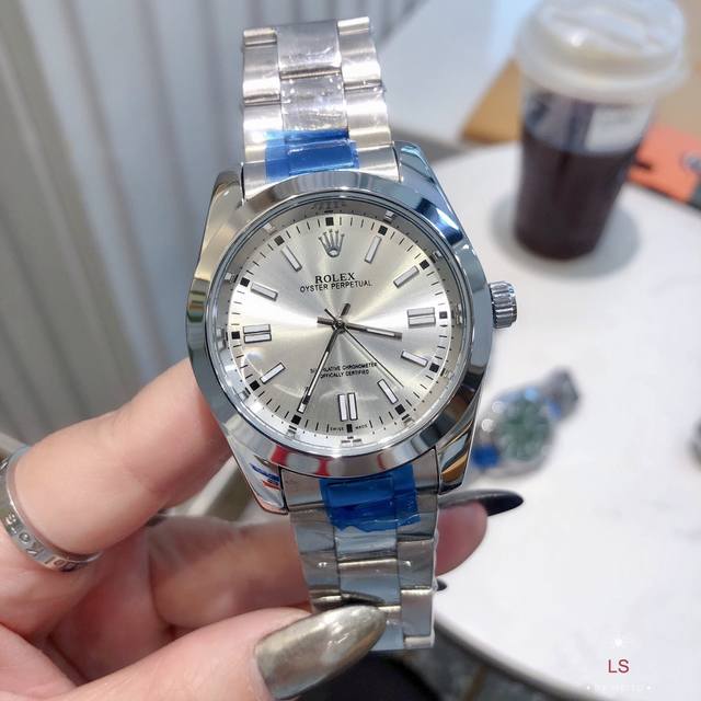 品牌 劳力士-Rolex 新款火热来袭时尚男士石英腕表采用超强矿物质高清玻璃镜片 进口石英机芯 高强度实心钢带 手表整体设计简约大方 呈现你的王者气质表盘直径: